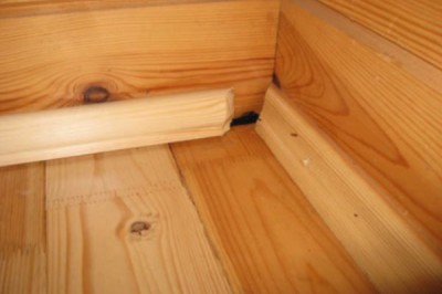 Плинтус из древесины для деревянного пола 