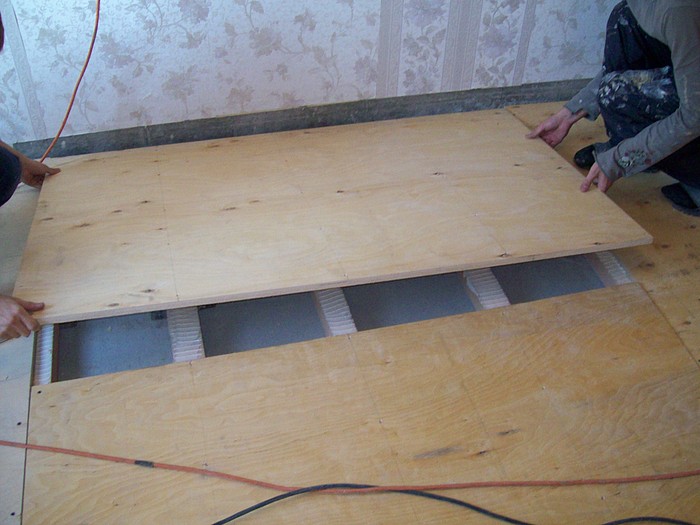 Как правильно положить плитку на деревянный пол простые способы и полезные рекомендации + видео