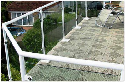 Керамическая плитка с шершавой поверхностью - долговечное покрытие для открытого балкона