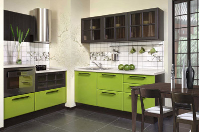 Сочетание зеленого и серого на кухне