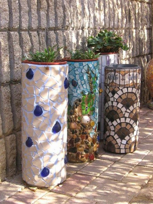 Садовые вазоны из мозаики