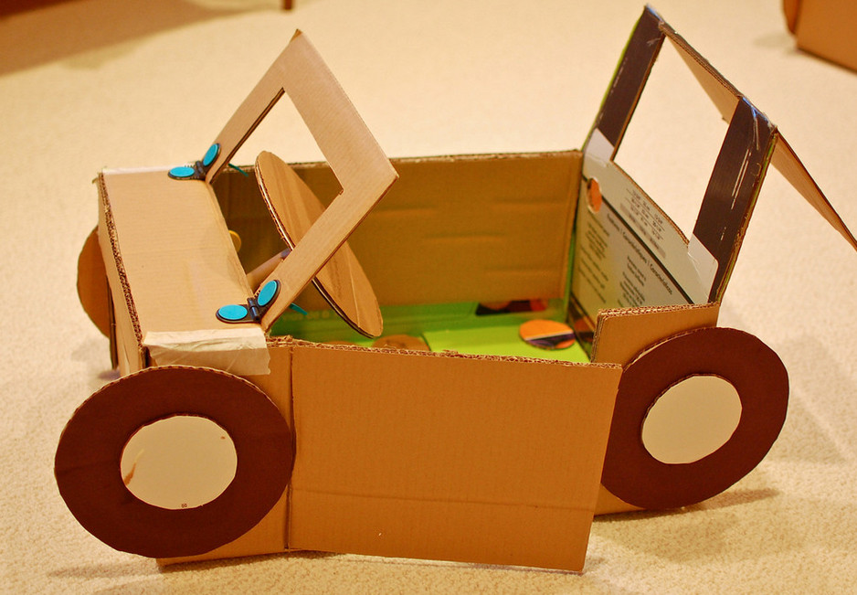 Что сделать из картонных коробок своими руками: несколько простых идей