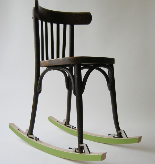 Кресло-качалка из старого стула