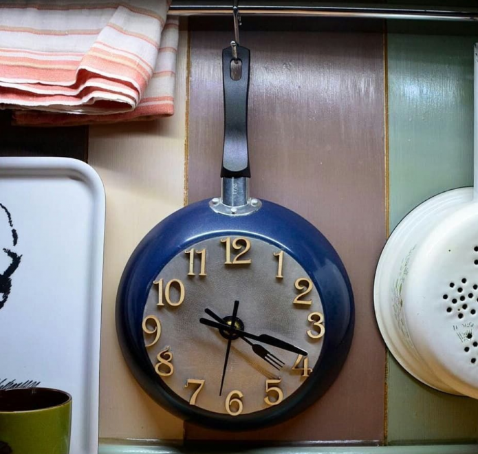 Часы из сковородки